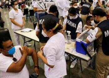 Aplicarán vacuna Moderna a personal educativo a partir del 8 de enero