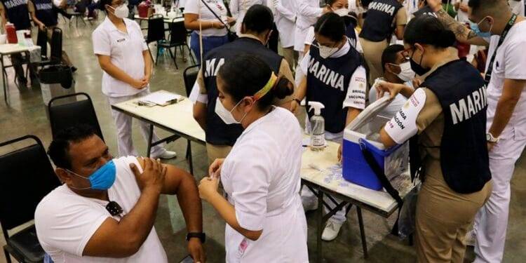 Aplicarán vacuna Moderna a personal educativo a partir del 8 de enero