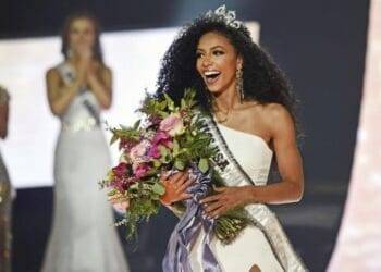 Murió Cheslie Kryst, ganadora del concurso Miss USA en 2019; reportan que saltó de un edificio