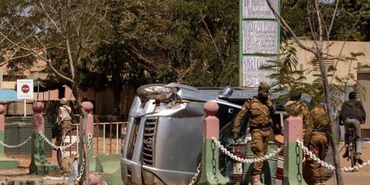 Ejército de Burkina Faso dice que tomó el control del país