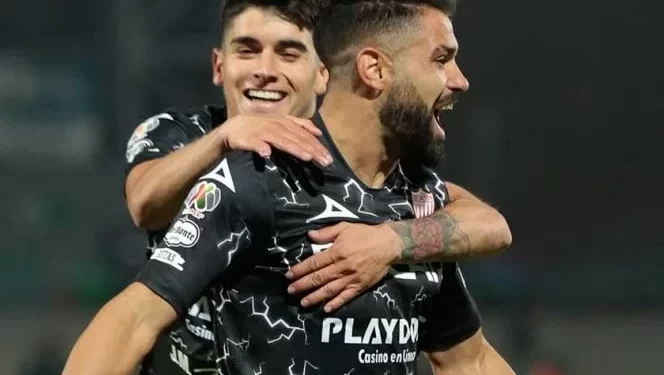 Necaxa golea a Santos en su propia casa