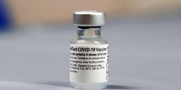 Afirman estudios que tercera dosis de Pfizer protege contra variante Ómicron