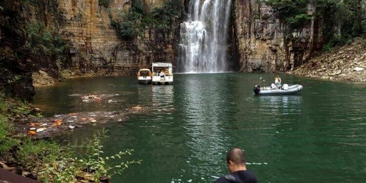 Suman 8 muertos tras desprendimiento de roca en cañón de Brasil