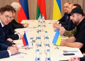 Ucrania y Rusia inician negociaciones en la frontera con Bielorrusia