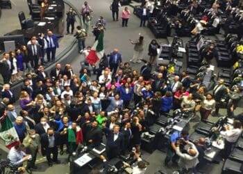 Tiran reforma eléctrica de AMLO; van por negarle otras