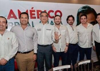 Empresarios renuncian al PAN y se unen a Américo