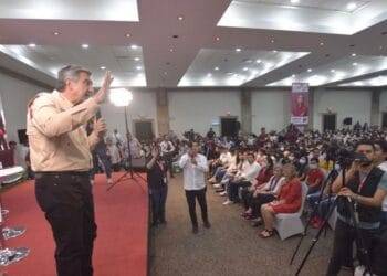 Américo exhorta a los jóvenes a elegir correctamente por el bien de su futuro