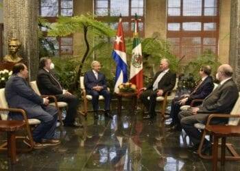 Recibe el presidente cubano a AMLO en el Palacio de la Revolución
