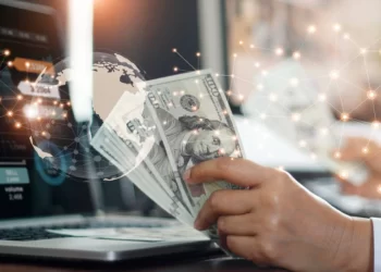 Impulsan compras y reestructuraciones la inversión extranjera a niveles récord