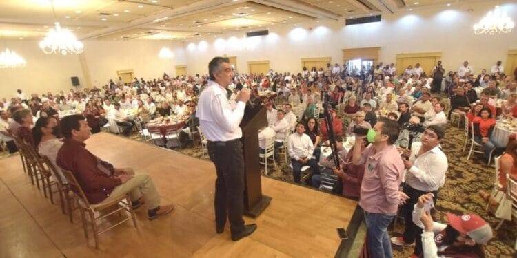 Asegura Américo que “no puede haber vanidades en la administración”