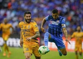 Cruz Azul pierde ante Tigres en el Azteca