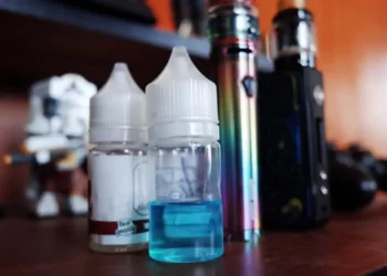 Emite Cofepris alerta sanitaria máxima por vapeadores