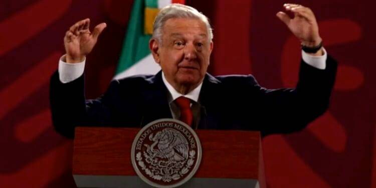 AMLO presume crecimiento económico del 2% en primer semestre del año