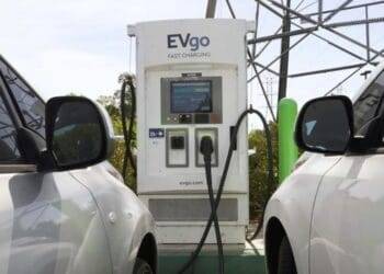 California aprueba eliminación gradual de vehículos a gasolina para 2035; planea exigir autos eléctricos