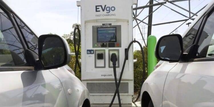 California aprueba eliminación gradual de vehículos a gasolina para 2035; planea exigir autos eléctricos