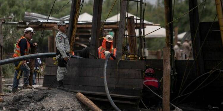 PC prevé que rescatistas entren hoy a mina en Coahuila; «estamos a muy poco», dice titular