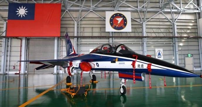 China acusa a Washington de «traición» y cancelan vuelos en región frente a Taiwán