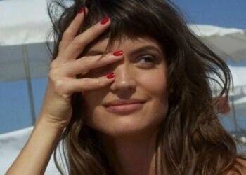 Charlbi Dean: muere a los 32 años la actriz y modelo por una enfermedad súbita