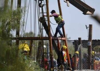 Va la FGR tras el «patrón» de los mineros atrapados en Coahuila