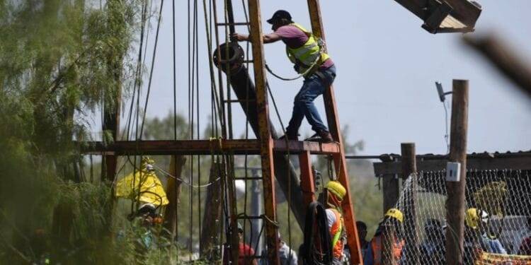 Va la FGR tras el «patrón» de los mineros atrapados en Coahuila