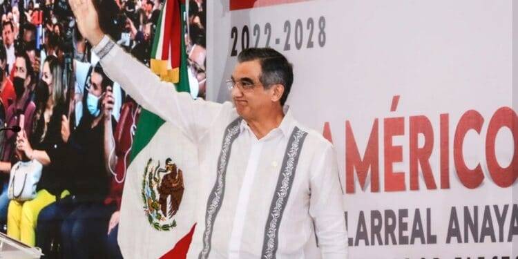 Entrega Américo Villarreal a Gobierno oficio para entrega-recepción