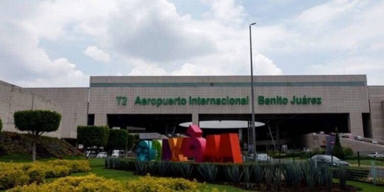 AMLO anuncia recorte de vuelos en el AICM: Está saturado, afirma