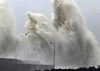 «Súper tifón» Nanmadol azota Japón y obliga a evacuar a 9 millones de personas