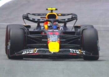 Checo Pérez termina primero en la práctica inicial en Brasil