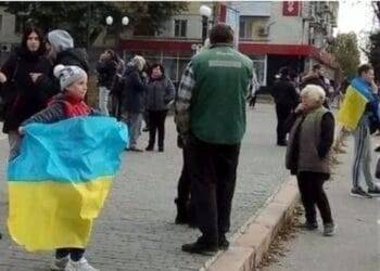 Guerra en Ucrania: las fuerzas ucranianas entran en Jersón tras completar Rusia su retirada