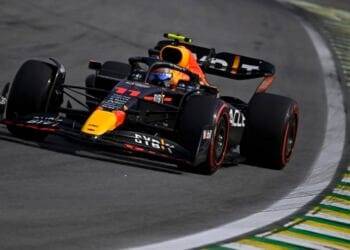 Checo Pérez peleará por el subcampeonato ante Leclerc en la última carrera del año