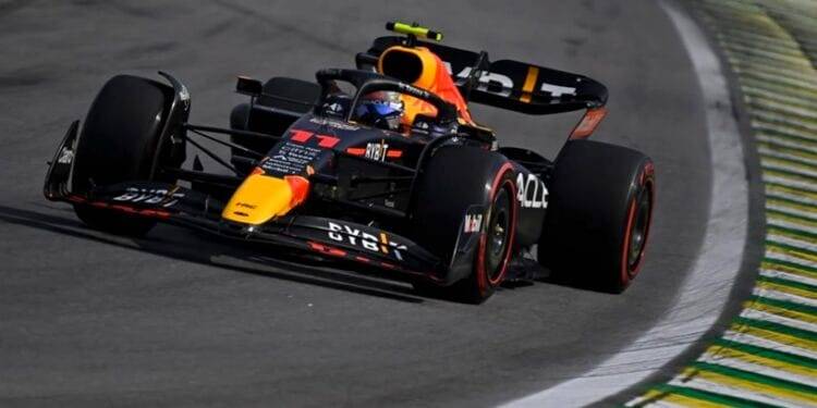 Checo Pérez peleará por el subcampeonato ante Leclerc en la última carrera del año