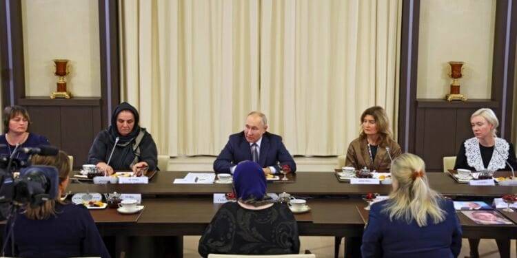 Putin asegura que «comparte el dolor» de las madres de soldados rusos muertos en Ucrania