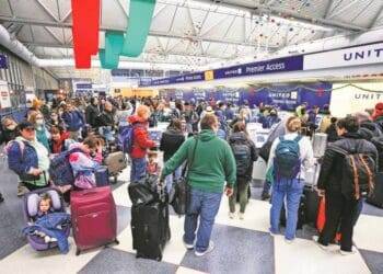 Tormenta invernal frustra viajes de Navidad en EU