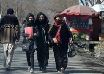 Los talibanes eliminan el acceso de las mujeres a las universidades