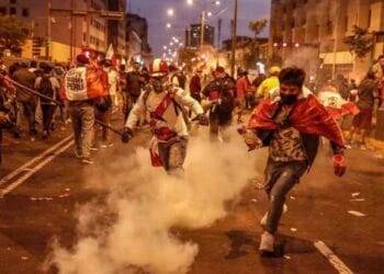 Mueren dos jóvenes en las protestas que exigen elecciones anticipadas y la renuncia de la presidenta de Perú