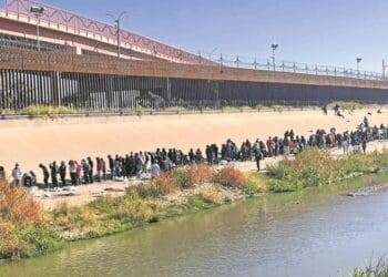 Cruzan cientos de migrantes a Estados Unidos