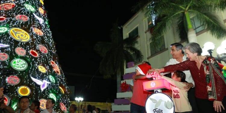 EL GOBERNADOR AMÉRICO VILLARREAL Y SU ESPOSA LA DRA. MARÍA DE VILLARREAL ENCIENDEN LA NAVIDAD EN TAMAULIPAS
