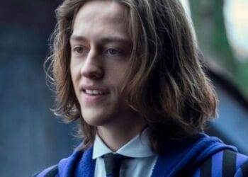 Percy Hynes White, actor de Merlina, es acusado de agresión sexual