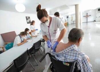 Un nuevo efecto secundario de la vacuna de Pfizer justo después de recibirla