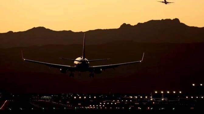 EU reanuda vuelos luego de suspensión nacional por falla en sistema aéreo