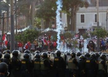 Reportan primeros enfrentamientos en Lima, mientras crecen bloqueos y marchas en Perú