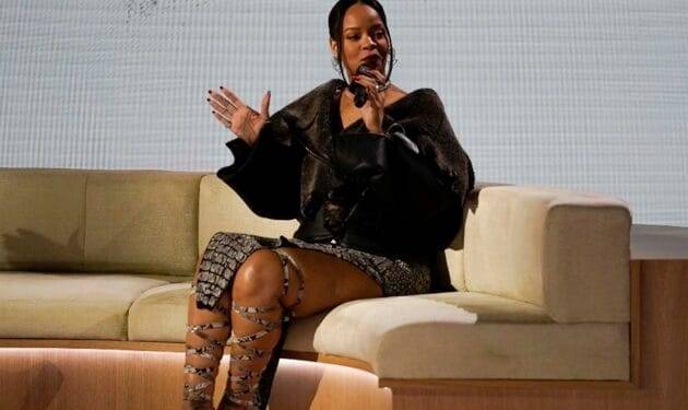 RIHANNA SOBRE EL SUPER BOWL Y SER MAMÁ: «SIENTES QUE PUEDES APODERARTE DEL MUNDO»