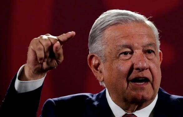 AMLO analiza demandar a abogado de García Luna por daño moral