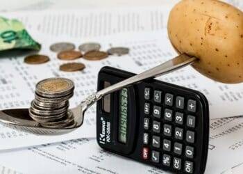 Inflación retrocede más de lo previsto en primera quincena de febrero, se ubica en 7.76%