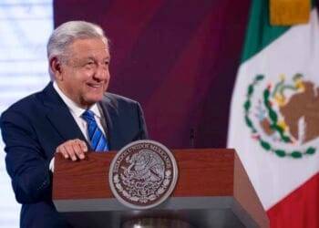 AMLO y Elon Musk acuerdan construcción de planta de Tesla en México