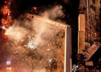 Las imágenes del trágico accidente de trenes en Grecia que deja decenas de muertos y heridos
