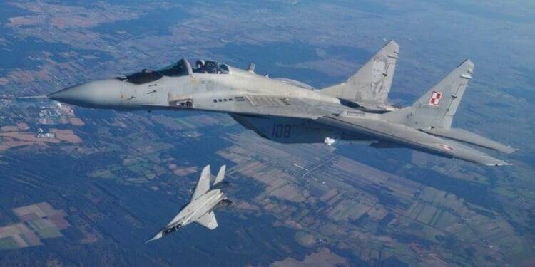 Polonia dará a Ucrania 4 aviones caza; es el primer miembro de la OTAN en hacerlo