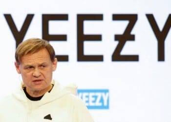 Las opciones de Adidas con el inventario de Kanye West: quemarlo, regalarlo o donar los beneficios de su venta