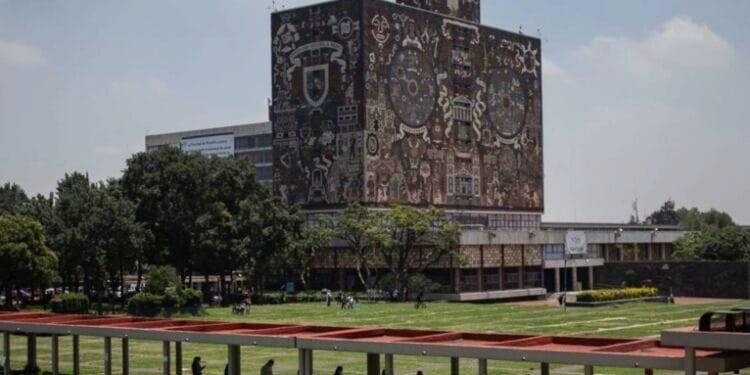 Va UNAM por Yasmín Esquivel; aprueban anular títulos por ‘faltas a la integridad’