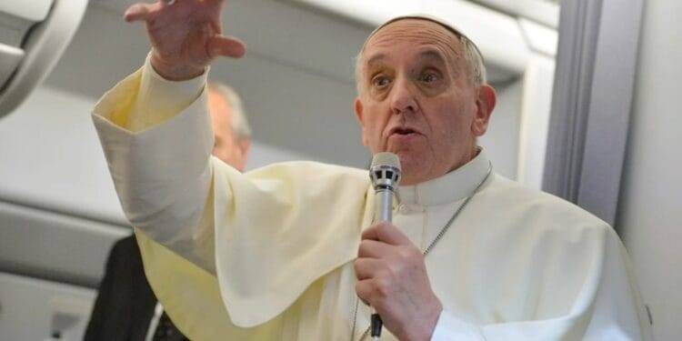 Papa Francisco celebra 10 años de pontificado con los cardenales y un podcast